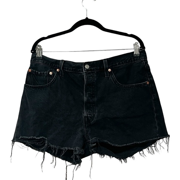 LEVIS 501 High Waist Distressed Mini Black Jean Shorts Sz 33 - Picture 2 of 6